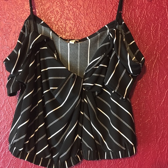 EXPRESS One Eleven Open Off-shoulder Crop Top - Picture 1 of 6